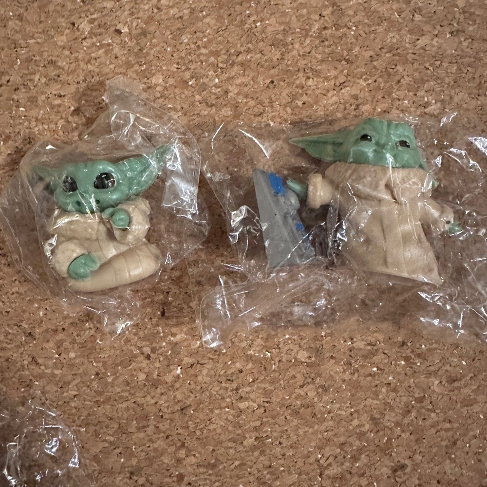 Star Wars Grogu / Baby Yoda Figures - Green, Tan, Purple, Yellow, Silver - Picture 2 of 5